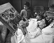 Frida Kahlo gitada